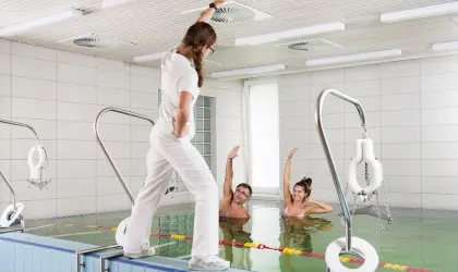 Víz alatti csoportos gyógytorna - (08)