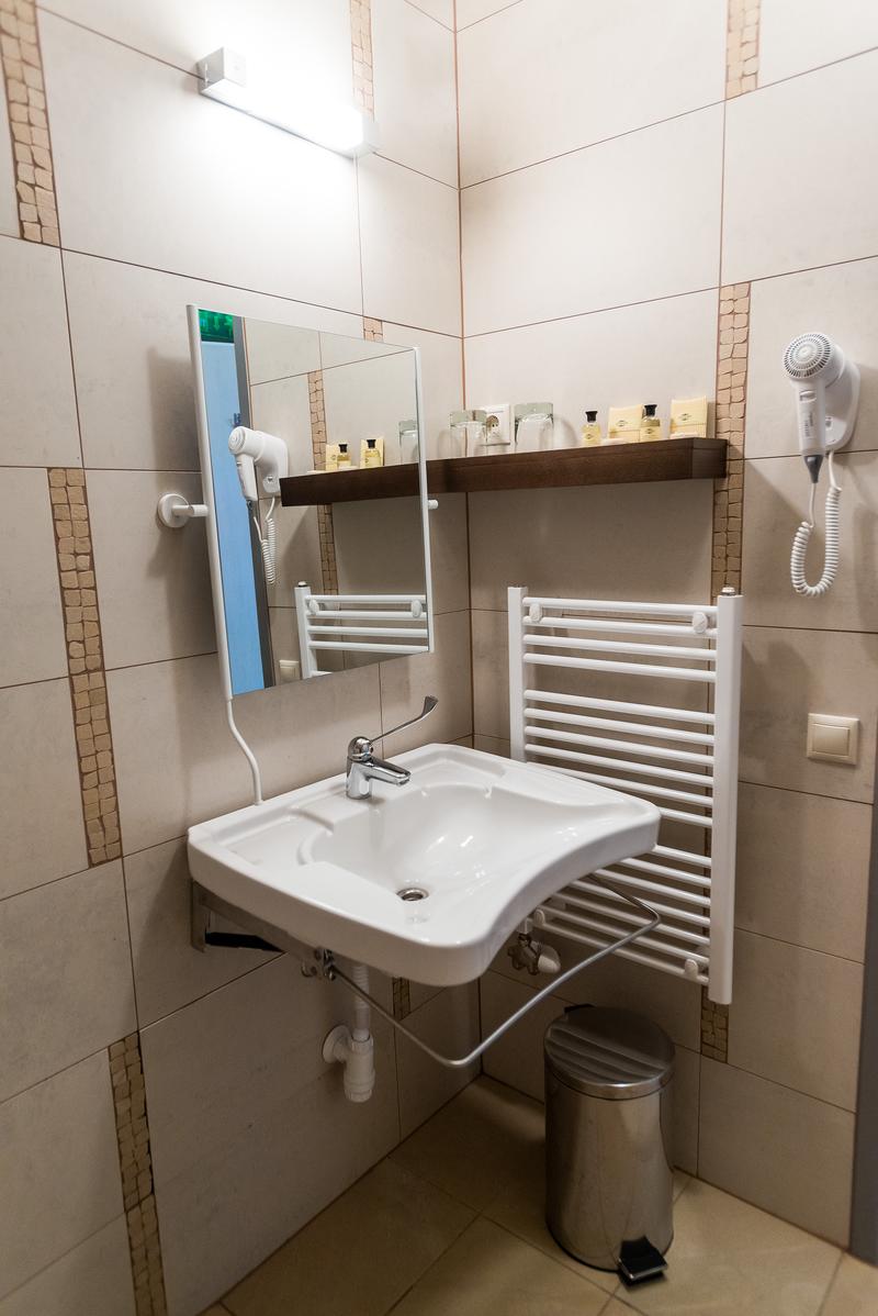 Hotel Fürdőház*** | Szobák - Akadálymentesített szoba